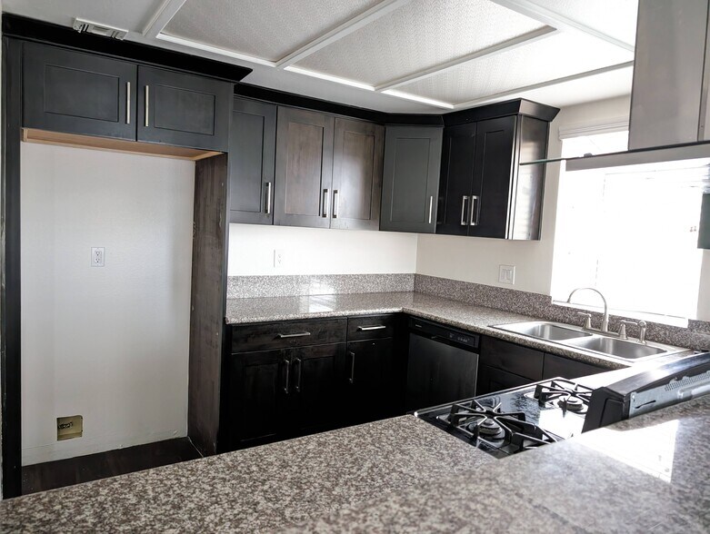 More Photos Of 16015 Halldale Ave, Gardena Multifamily For Sale