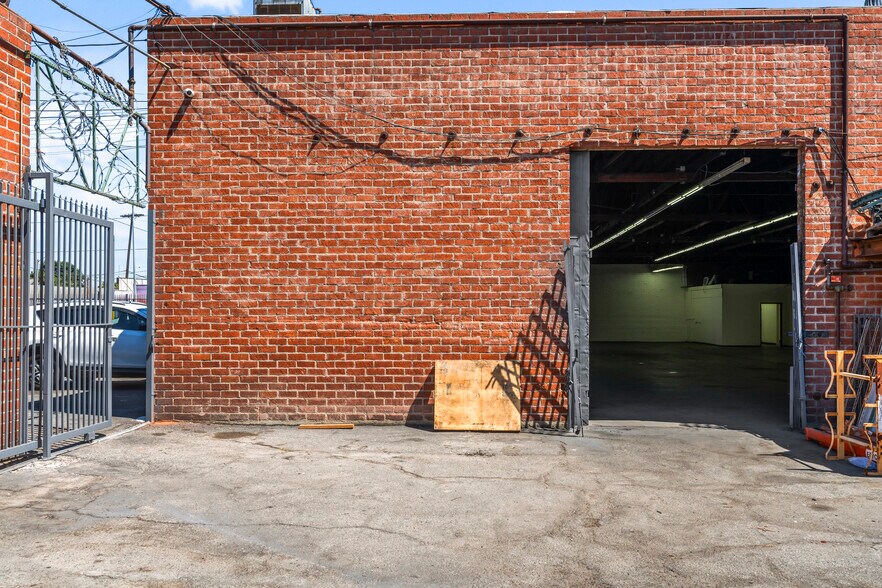 More Photos Of 3301 Maple Ave, Los Angeles Unknown For Lease