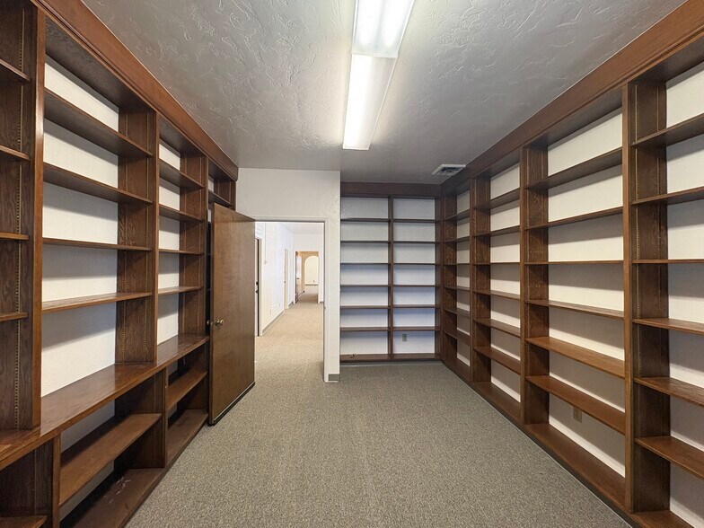More Photos Of 470 Camino El Estero, Monterey Office For Lease