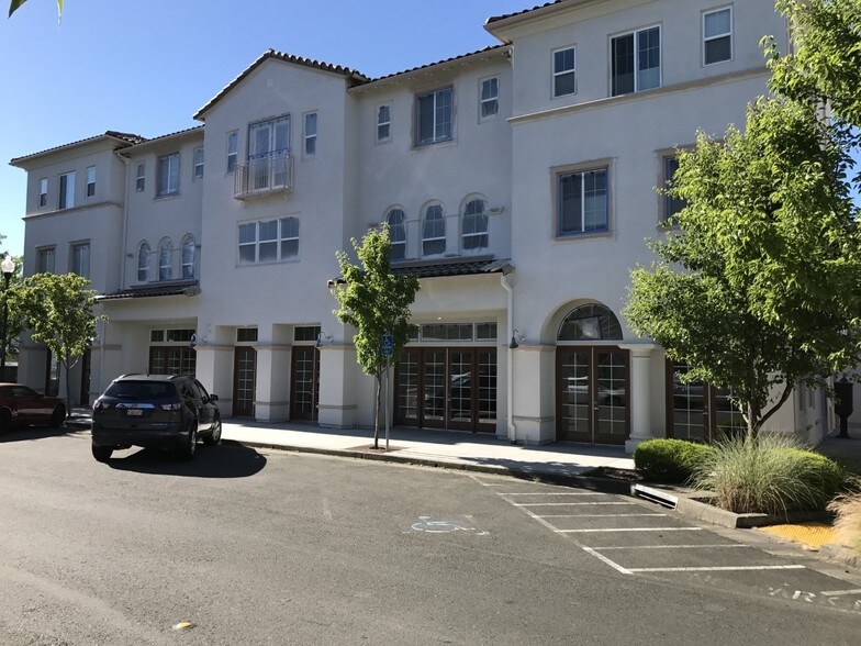 More Photos Of 220 Windsor River Rd, Windsor Apartments For Sale