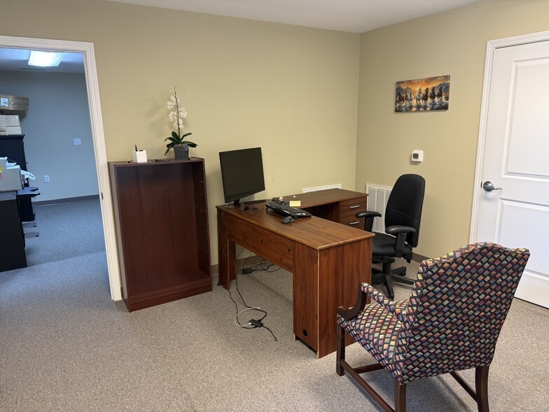More Photos Of 232 Aldey Way, Greenville Office For Lease