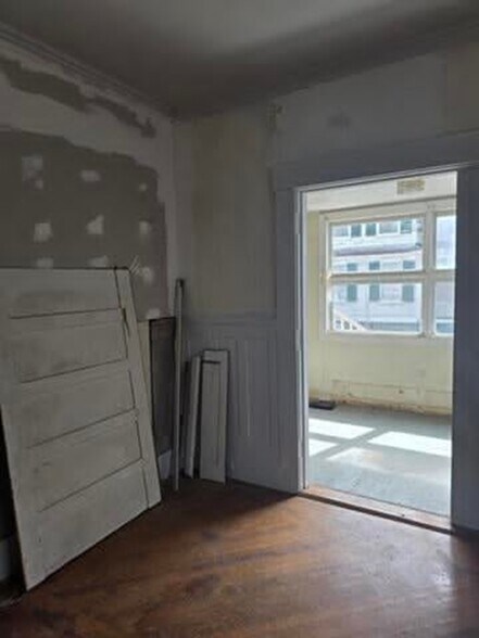 More Photos Of 33 Oak St, Brattleboro Apartments For Sale