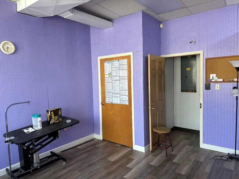 More Photos Of 574 W Main St, Plymouth Office Residential For Lease