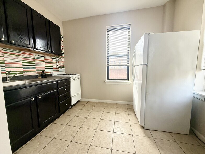 More Photos Of 6731 S Jeffery Blvd, Chicago Apartments For Sale