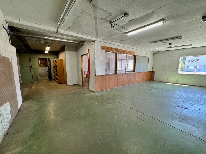 More Photos Of 405 S National Ave, Bremerton Service For Sale