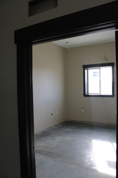 More Photos Of 61 W 465 N, Blackfoot Light Manufacturing For Lease