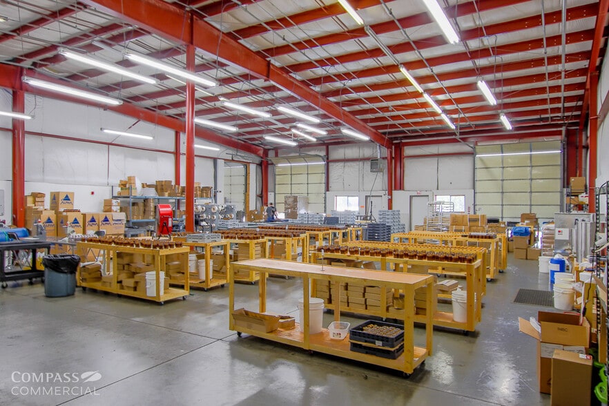 More Photos Of 62980 Boyd Acres Rd, Bend Warehouse For Lease