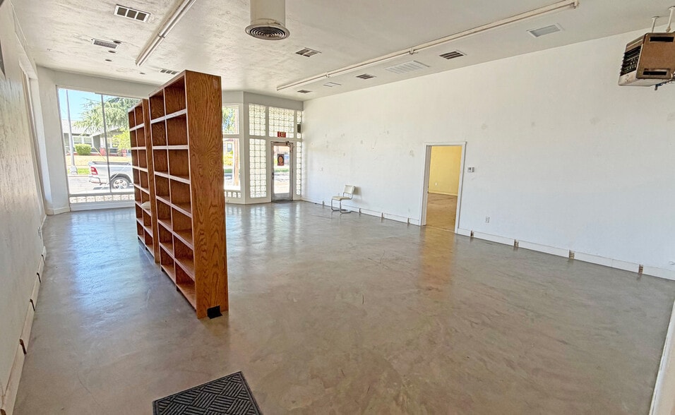 More Photos Of 2024-2026 N Van Ness Blvd, Fresno Storefront Retail Office For Lease