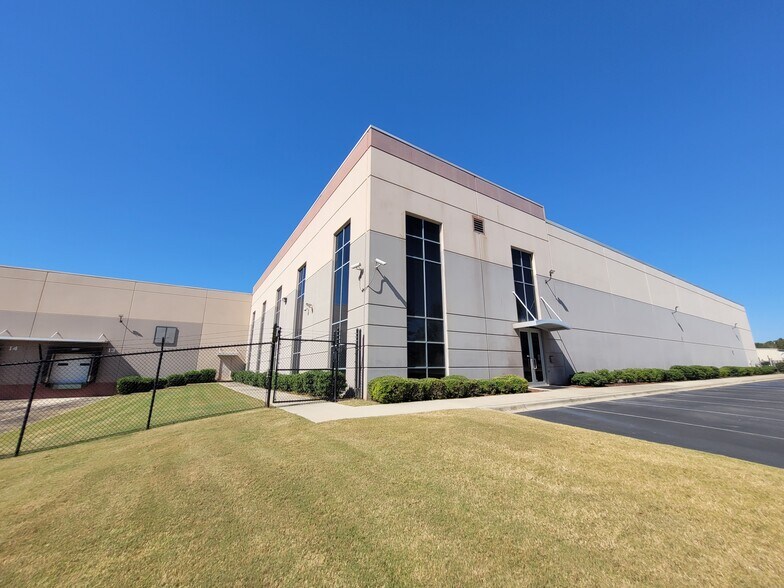 More Photos Of 241 Commercial Park Cir, Calera Distribution For Lease