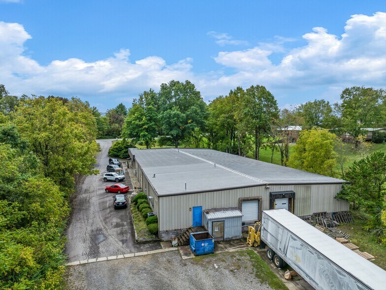 More Photos Of 81 Monticello Rd, Weaverville Showroom For Sale