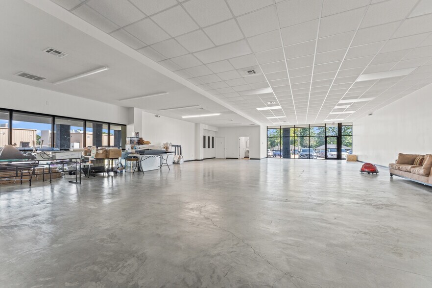 More Photos Of 8482 Perkins Rd, Baton Rouge General Retail For Lease