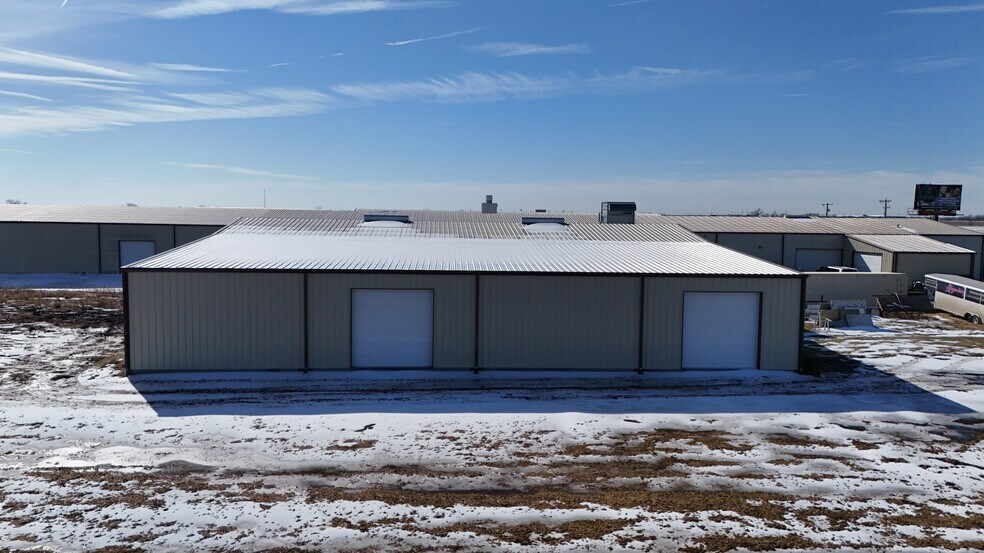 More Photos Of 12699 S Interstate 35, Valley View Warehouse For Sale