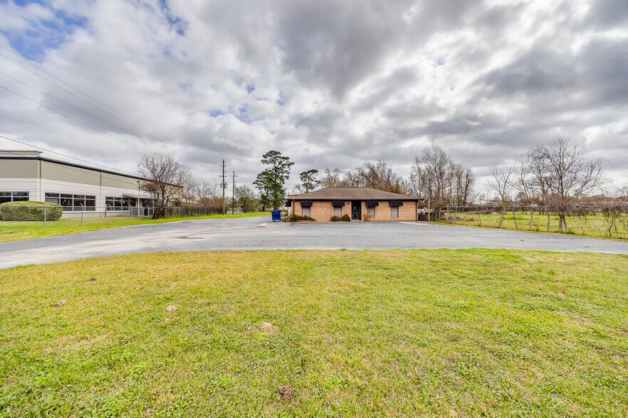 More Photos Of 27228 E Hardy Rd, Spring Warehouse For Sale