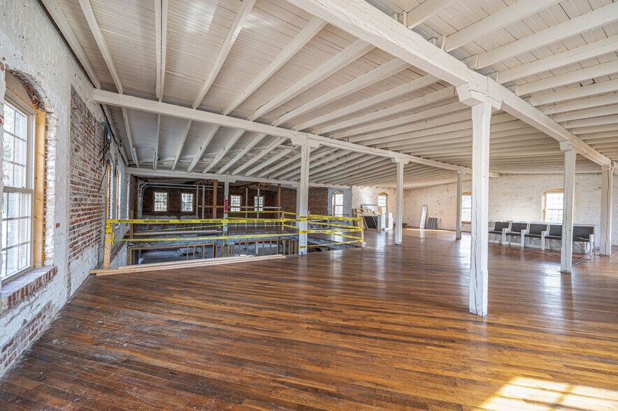 More Photos Of 313 S Government St, Lincolnton Office For Sale