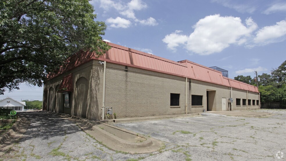 More Photos Of 2521 Oakland Blvd, Fort Worth Office For Sale