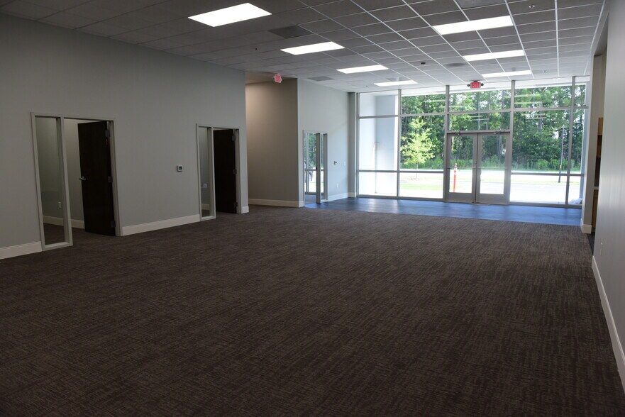 More Photos Of 840 Drop Off Drive, Summerville Warehouse For Lease