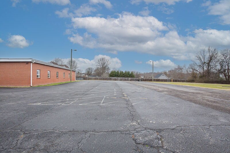 More Photos Of 510 Rosebank Ave, Nashville Schools For Lease