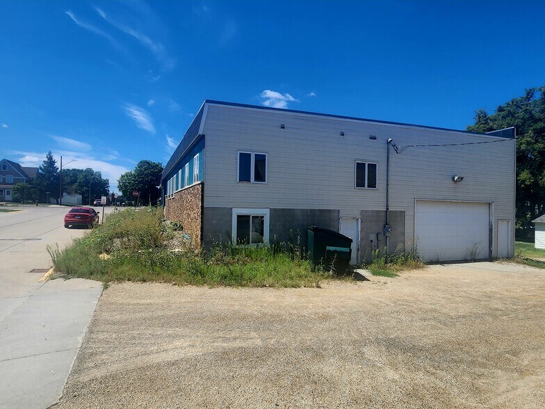 More Photos Of 301 N Main St, Pine Island Office For Sale