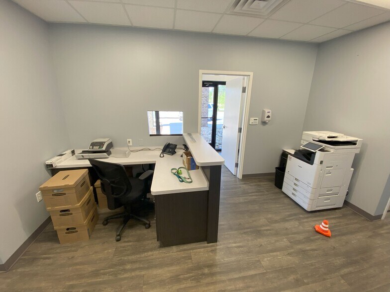 More Photos Of 961 Michael Dr, Chesapeake Warehouse For Lease