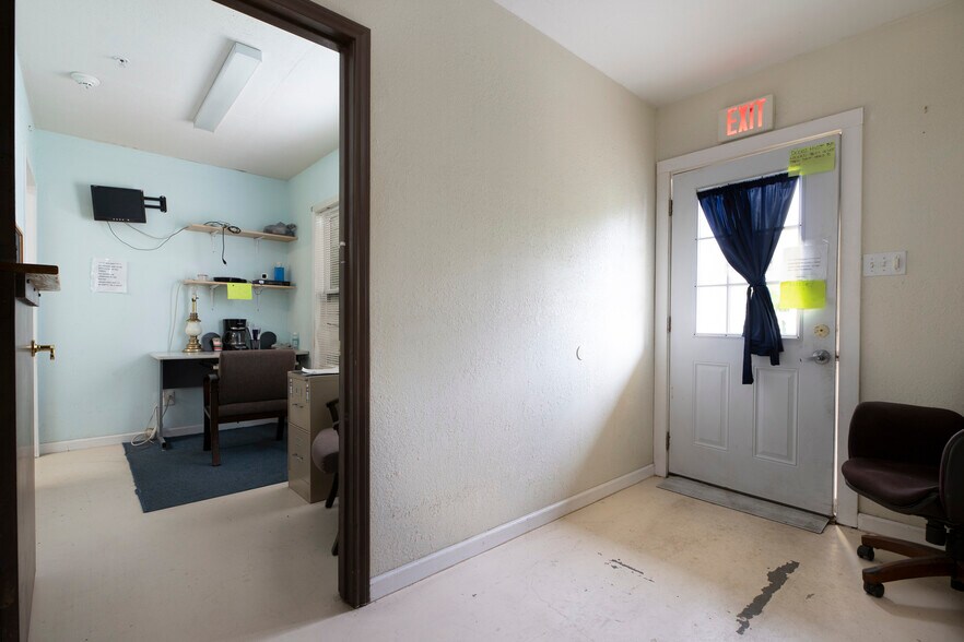 More Photos Of 2522 Holly Hill Dr, San Antonio Medical For Lease