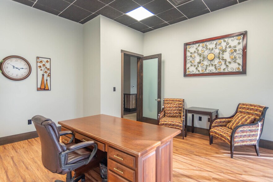 More Photos Of 170 N Perry Rd, Plainfield Freestanding For Lease