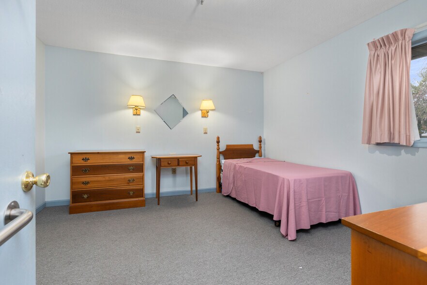 More Photos Of 218 Mill Rd, Woodstock Congregate Senior Housing For Sale