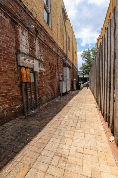 More Photos Of 109 S Main St, Gainesville Restaurant For Sale