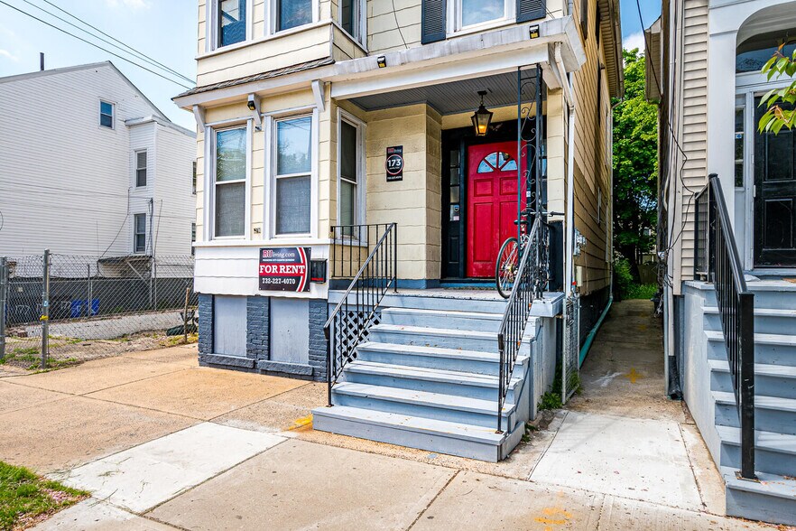 More Photos Of 173 Hamilton St, New Brunswick Specialty For Sale