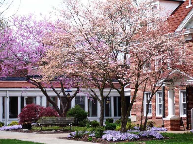 More Photos Of 700 N 66th St, Belleville Religious Facility For Sale