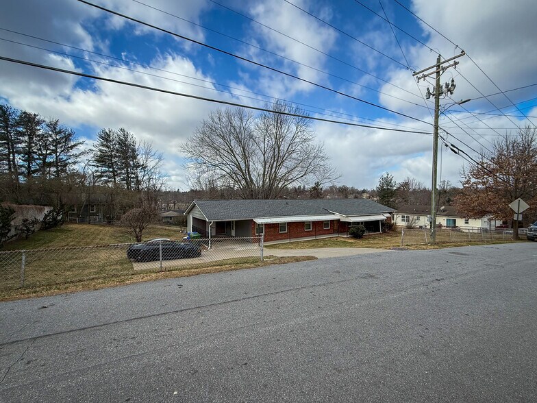 More Photos Of 483 Caribou Rd, Asheville Specialty For Sale
