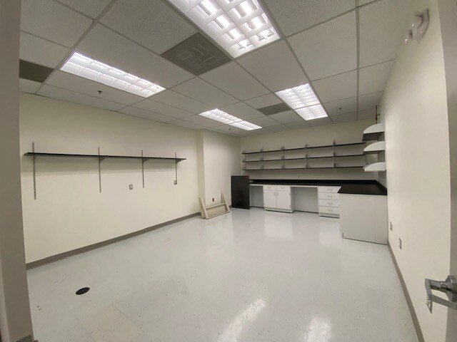 More Photos Of 910 Clopper Rd, Gaithersburg Research And Development For Lease