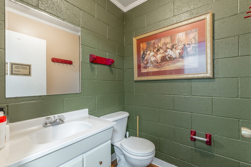 More Photos Of 15781 Rankin Ave, Dunlap Freestanding For Sale