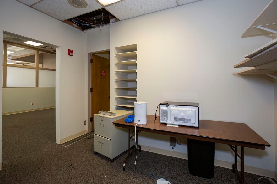 More Photos Of 873-875 6th St, Bremerton Bank For Lease