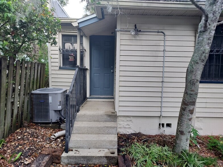 More Photos Of 114 S Palmetto Ave, Daytona Beach Office Residential For Lease