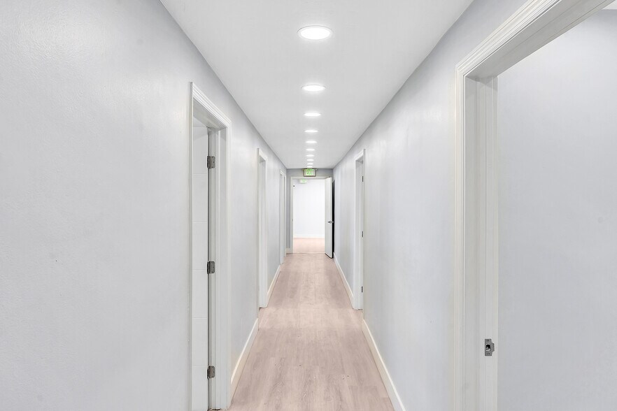 More Photos Of 6240-6244 Miramar Pky, Miramar Medical For Lease