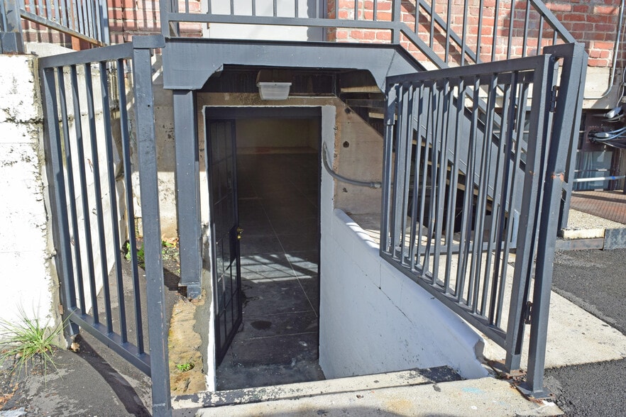 More Photos Of 7900-7914 Santa Monica Blvd, West Hollywood Storefront Retail Office For Lease