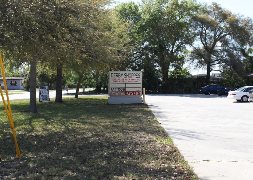 More Photos Of 988-998 Derbyshire Rd, Daytona Beach Storefront For Sale