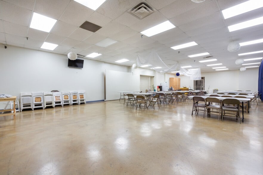 More Photos Of 505 S Main St, Santa Ana Storefront For Sale