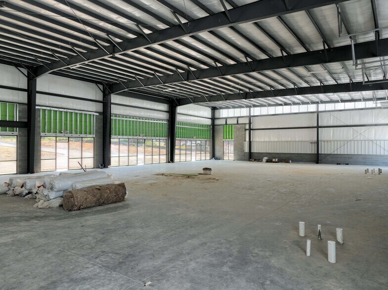 More Photos Of 150 Centrum Dr, Irmo Warehouse For Lease