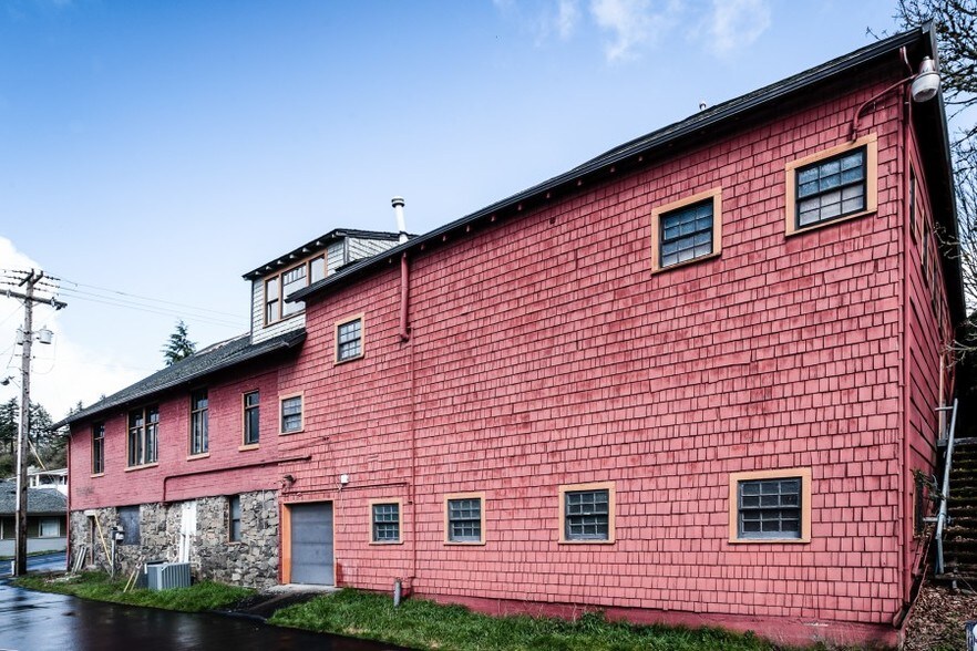 More Photos Of 155 N Elm St, Kalama Storefront Retail Residential For Sale