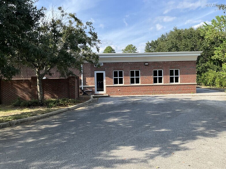 More Photos Of 5784 Chumuckla Hwy, Pace Freestanding For Sale