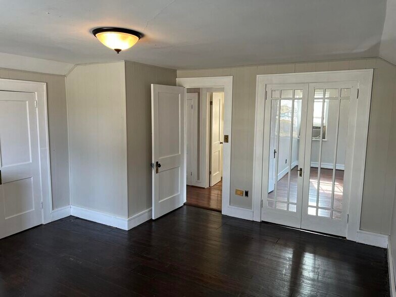 More Photos Of 1405 S Business Highway 65, Hollister Office Residential For Sale