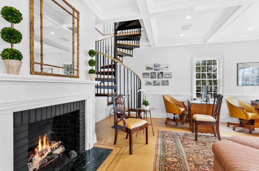 More Photos Of 656 Harbor Rd, Southport Office For Lease