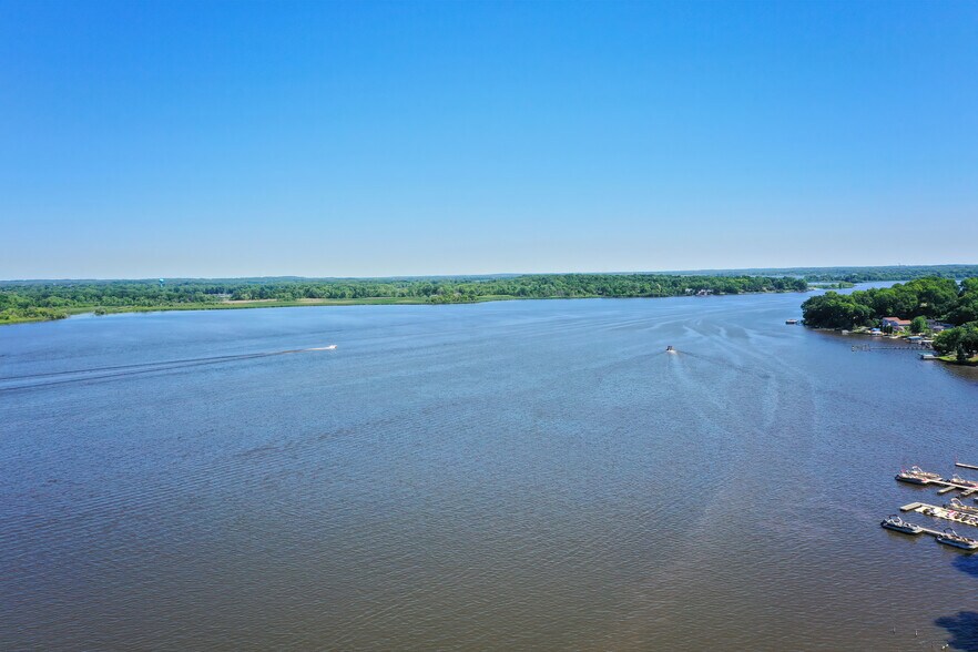 More Photos Of 117 Nippersink Rd, Fox Lake Apartments For Sale