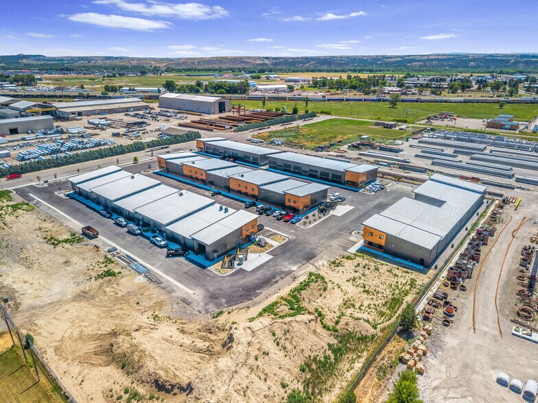 More Photos Of 1474-1494 S 30th St W, Billings Light Distribution For Lease