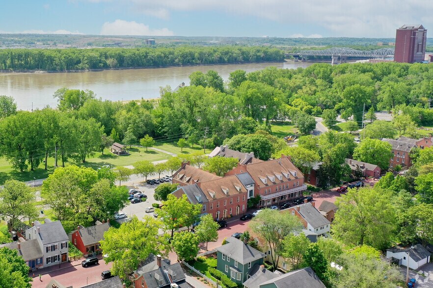 More Photos Of 820 S Main St, Saint Charles Office For Lease