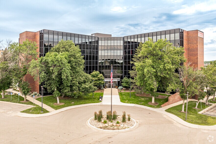 More Photos Of 10650 Red Circle Dr, Minnetonka Medical For Lease