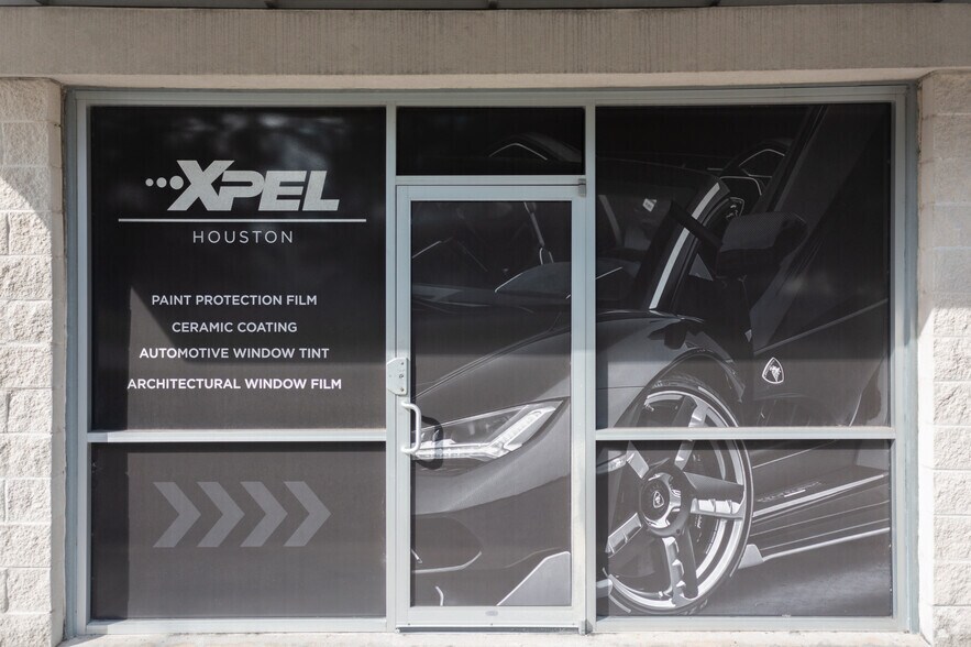 More Photos Of 220 Barren Springs Dr, Houston Warehouse For Lease