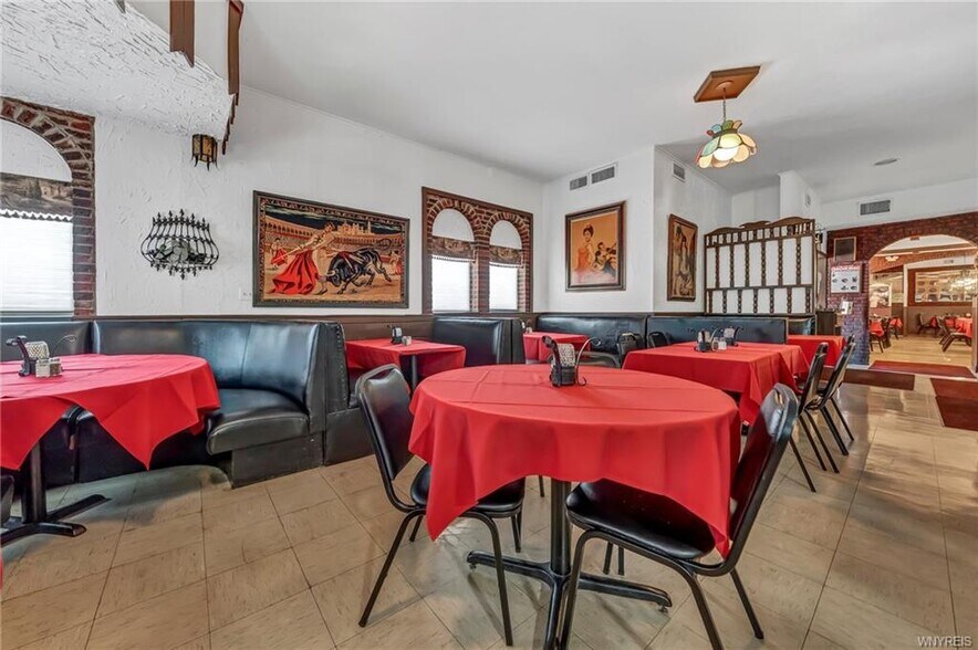 More Photos Of 3019 Pine Ave, Niagara Falls Restaurant For Sale
