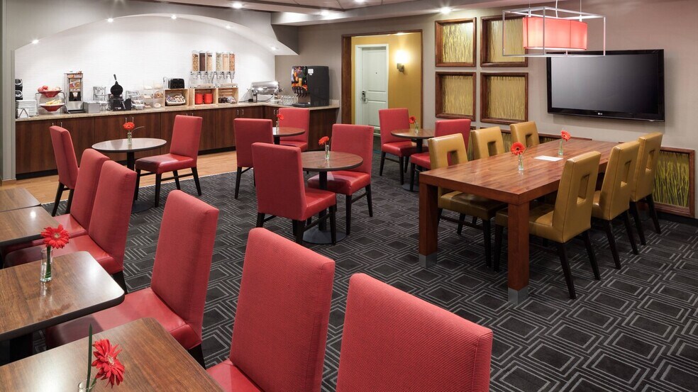 More Photos Of 12 Crossings Ct, Little Rock Hotel For Sale
